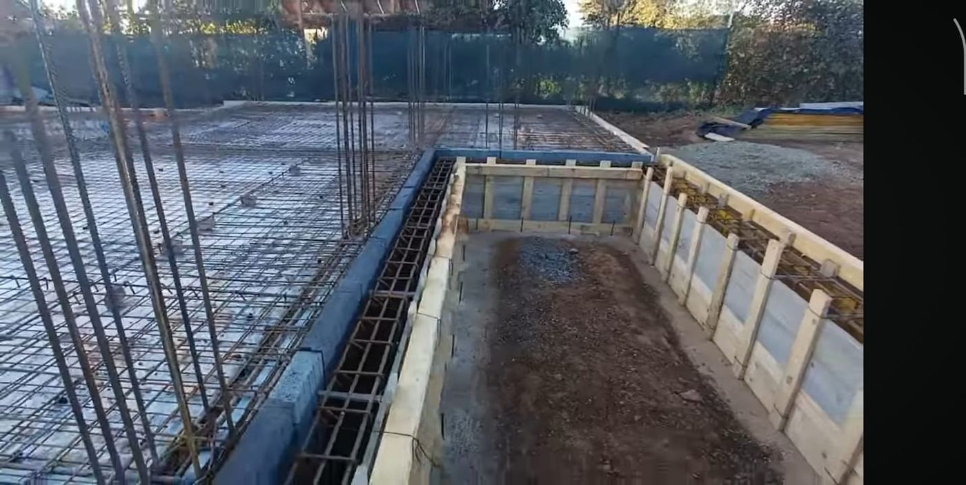 Slab cast continuous with footing in monolithic construction