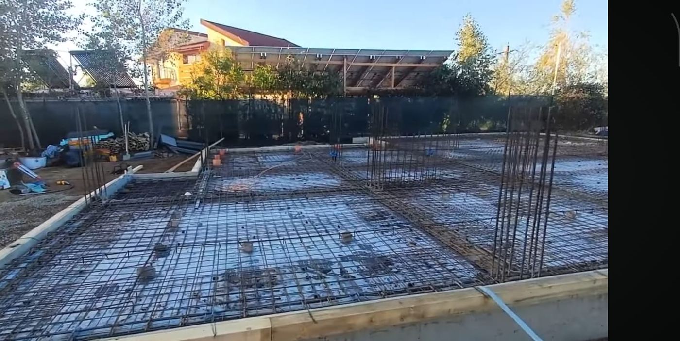 Reinforced raft slab with column starter bars